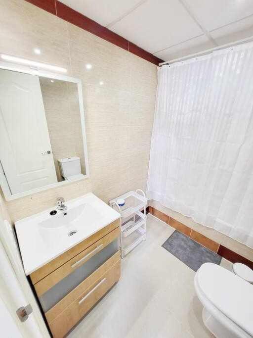 Huoneisto Atico Oviedo 50m Parking Center Wifi Fuengirola